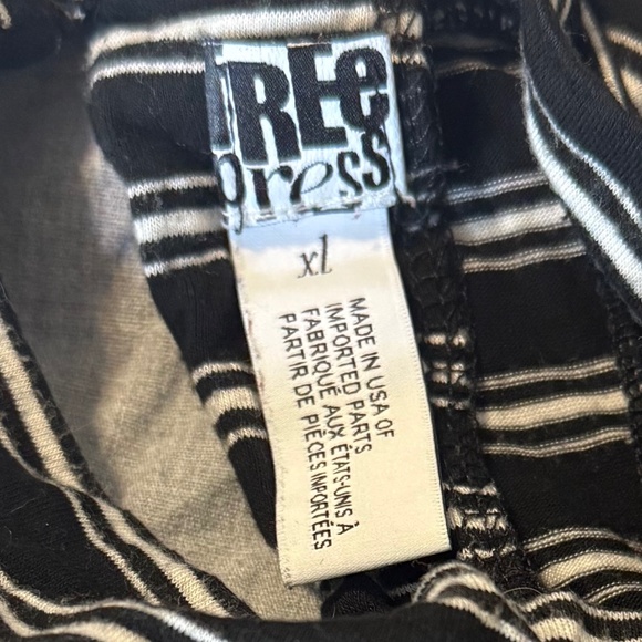 Open Back Cropped Tank - Picture 3 of 8